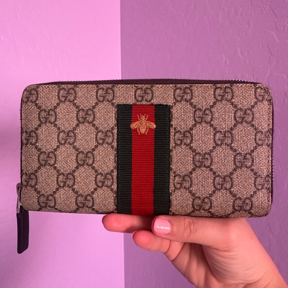 GUCCI sherry line bee zippy wallet